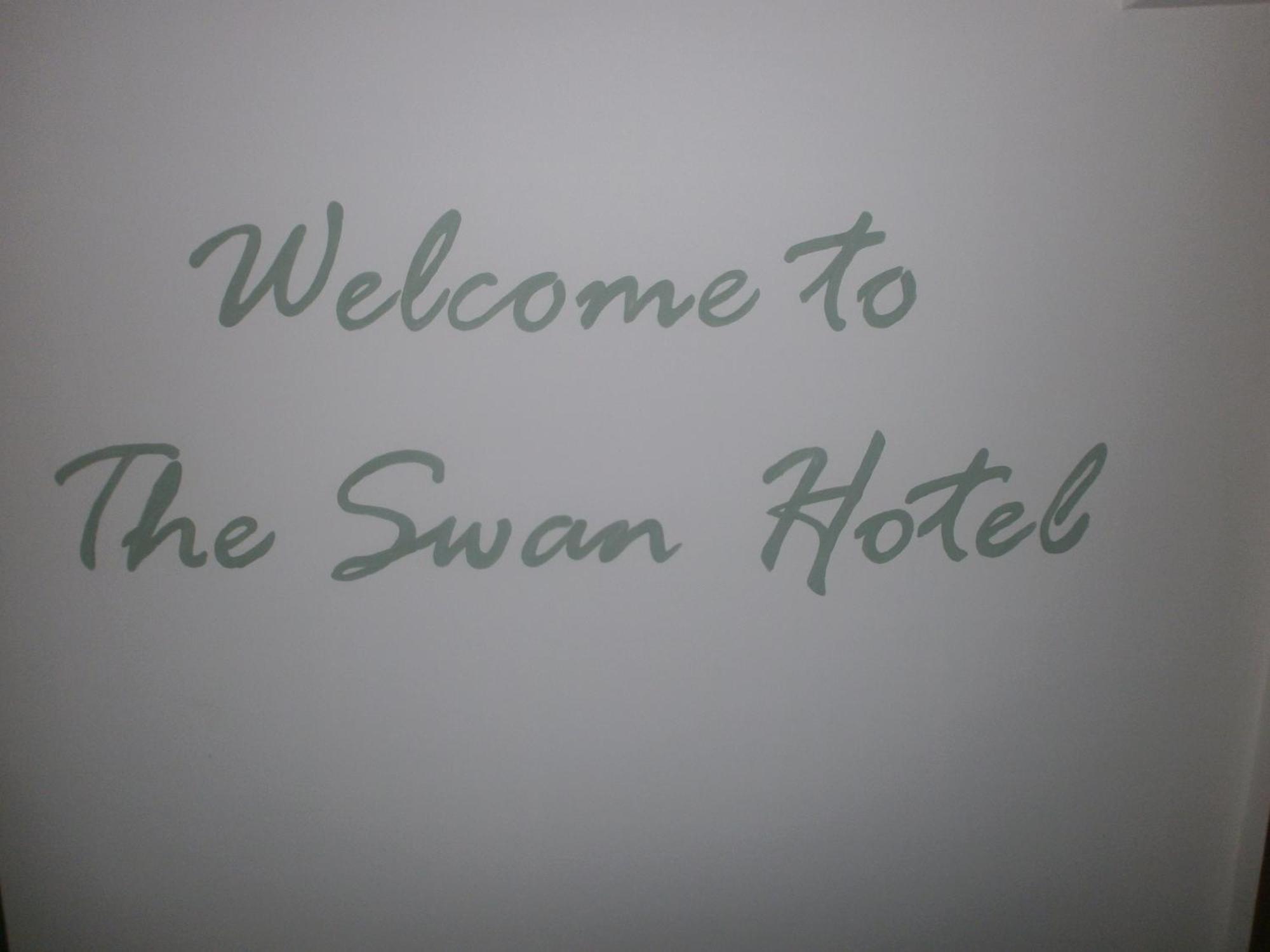 The Swan Hotel อัลมอนด์สเบอรี ภายนอก รูปภาพ