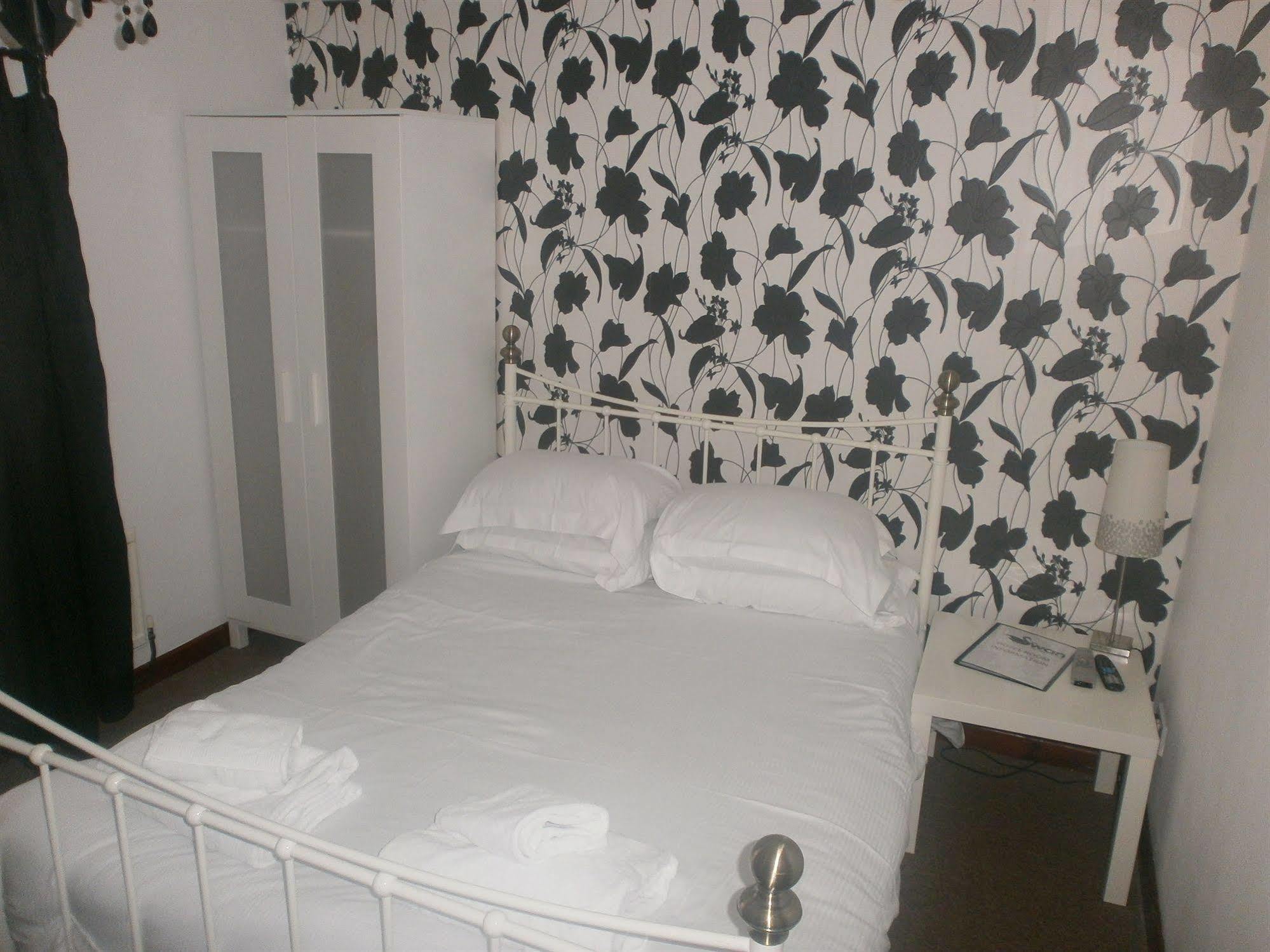 The Swan Hotel อัลมอนด์สเบอรี ภายนอก รูปภาพ