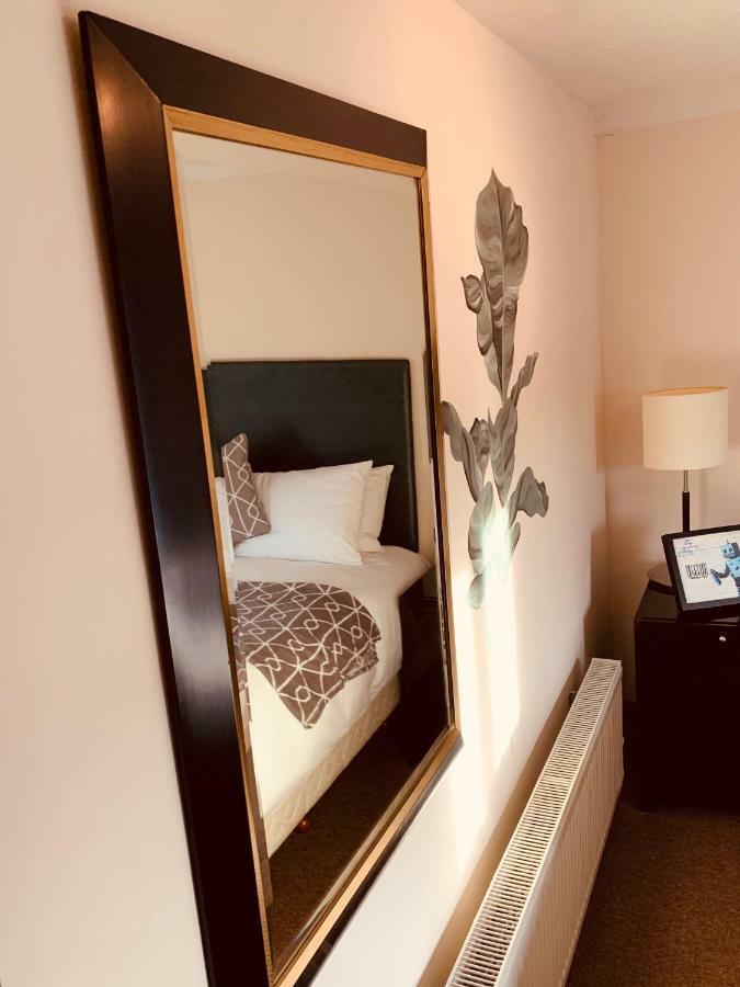The Swan Hotel อัลมอนด์สเบอรี ภายนอก รูปภาพ